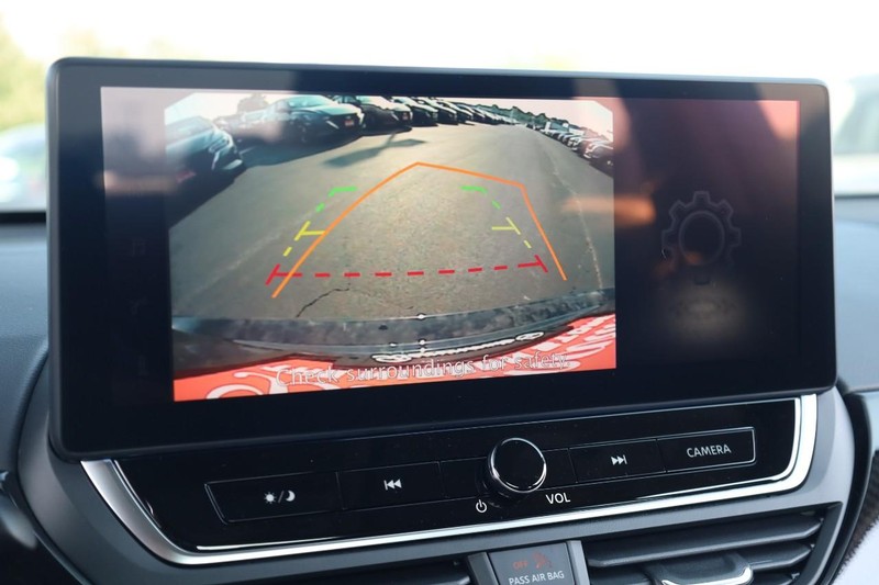 Nissan Altima Vehicle Image 13