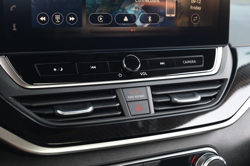 Nissan Altima Vehicle Image 14