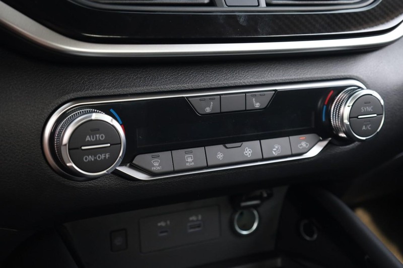Nissan Altima Vehicle Image 15