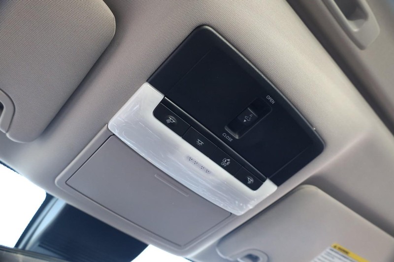 Nissan Altima Vehicle Image 18