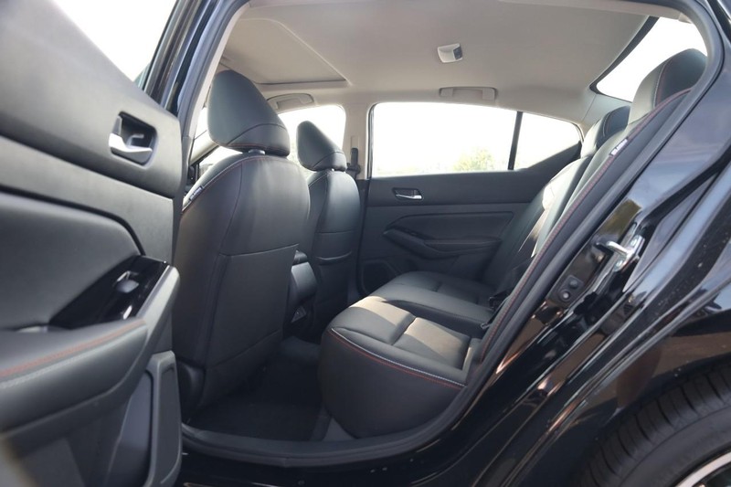 Nissan Altima Vehicle Image 21