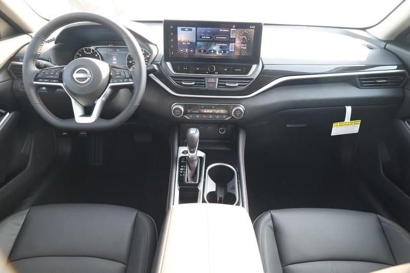 Nissan Altima Vehicle Image 23