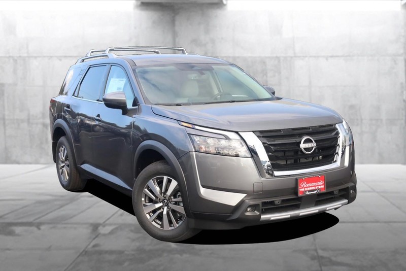 Nissan Pathfinder Vehicle Image 02