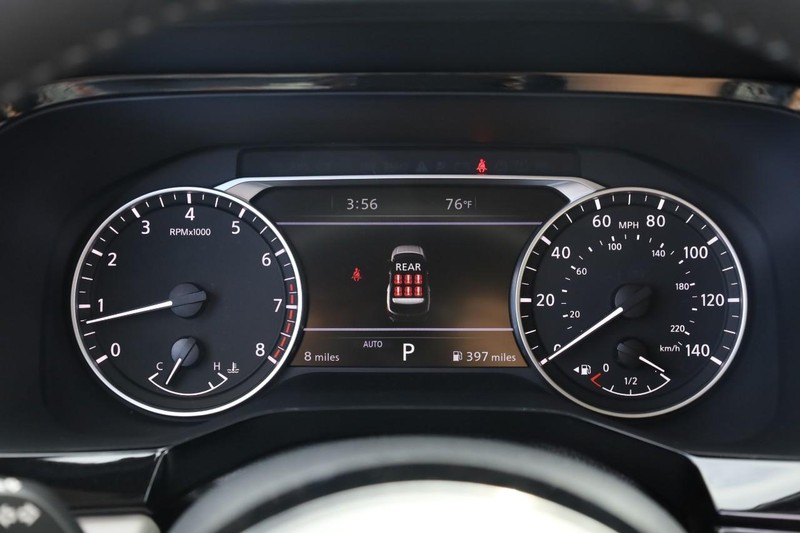 Nissan Pathfinder Vehicle Image 12
