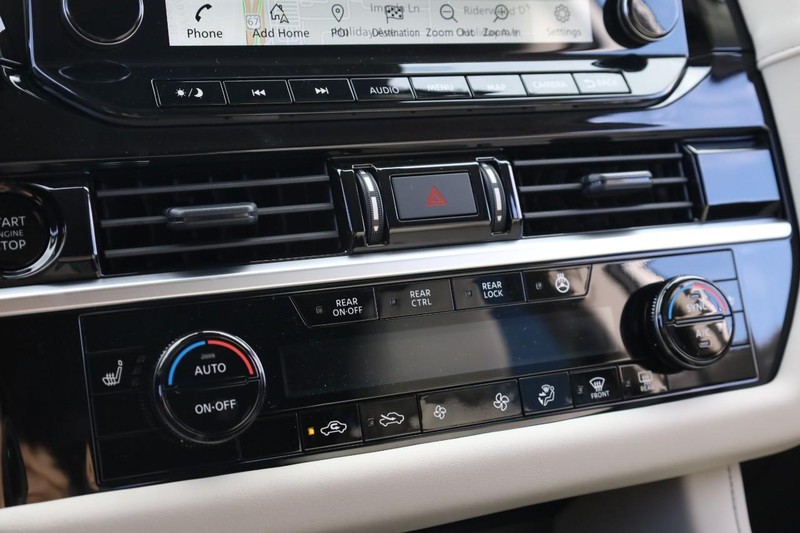 Nissan Pathfinder Vehicle Image 16