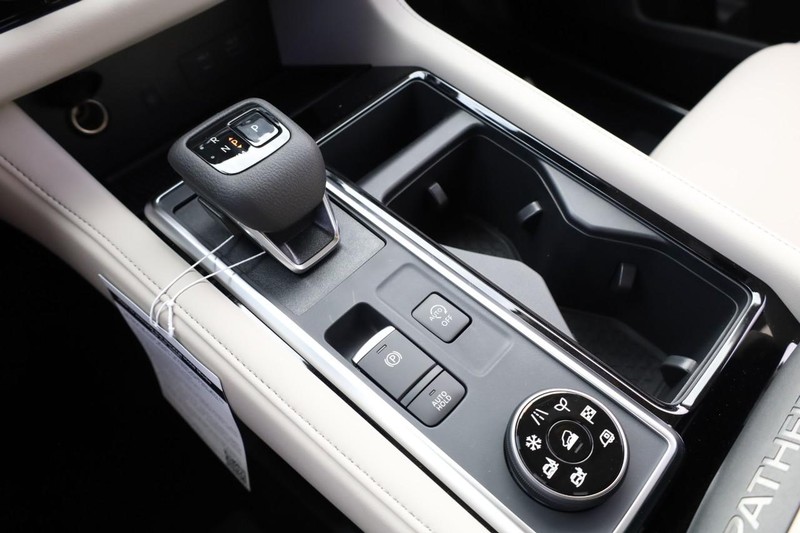 Nissan Pathfinder Vehicle Image 18