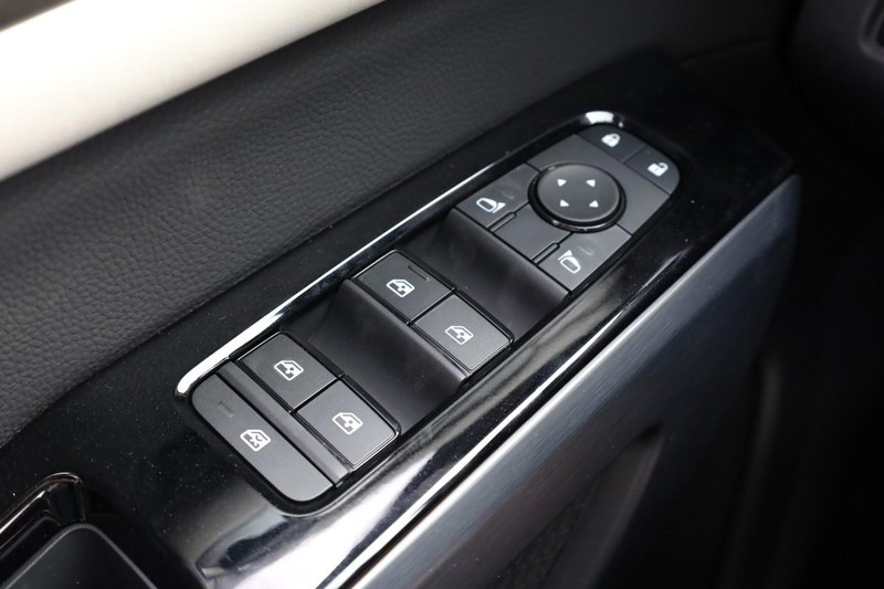 Nissan Pathfinder Vehicle Image 20