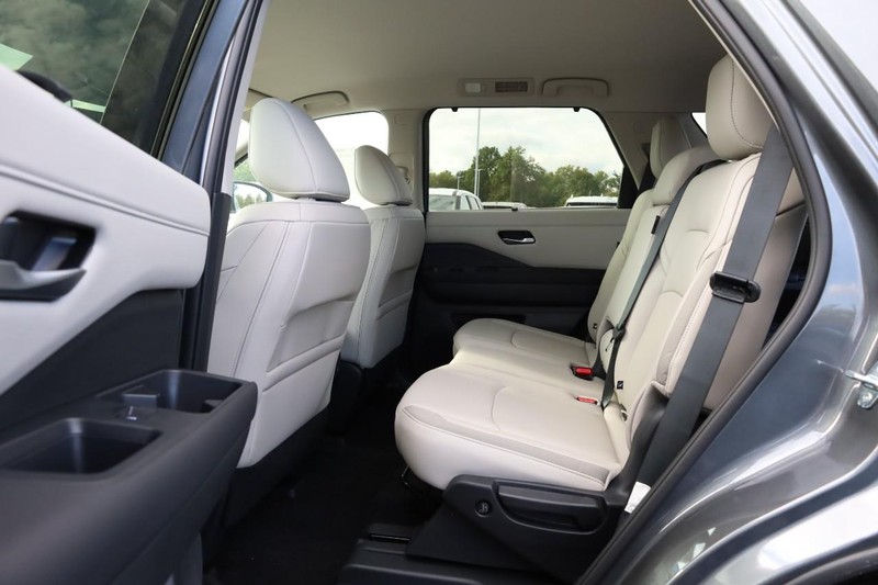 Nissan Pathfinder Vehicle Image 23