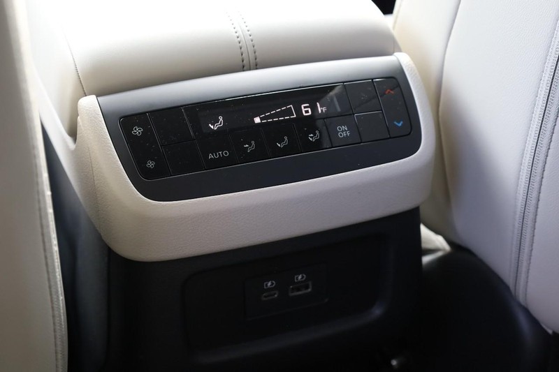 Nissan Pathfinder Vehicle Image 24