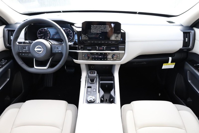 Nissan Pathfinder Vehicle Image 25