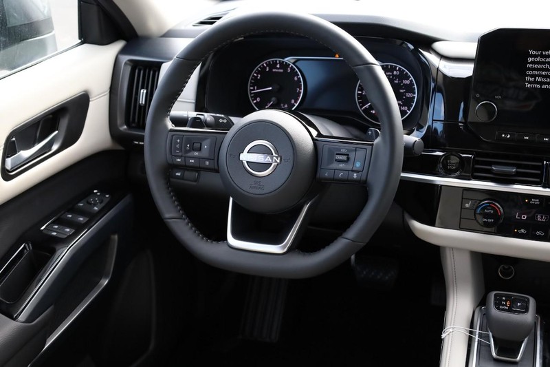 Nissan Pathfinder Vehicle Image 26
