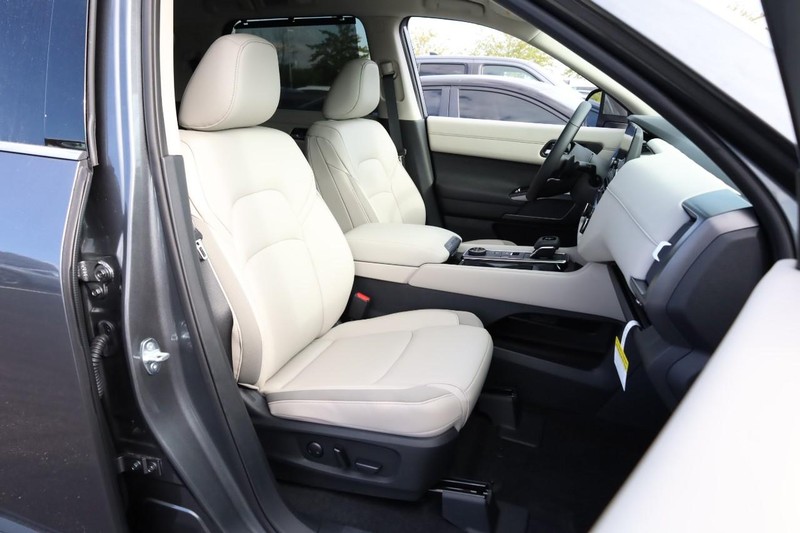 Nissan Pathfinder Vehicle Image 28