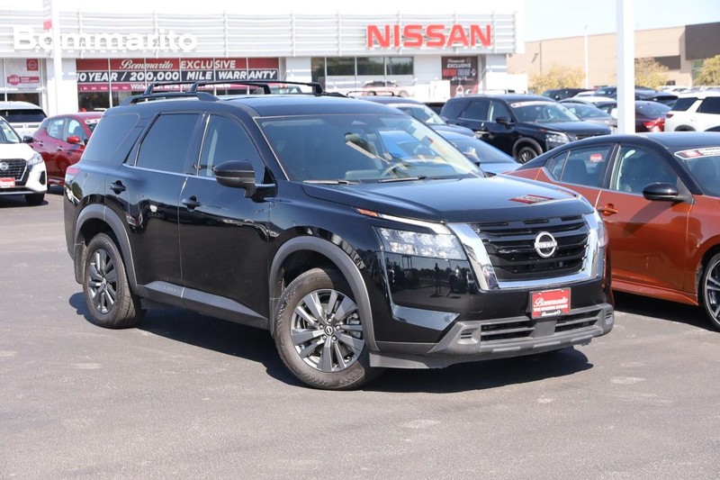Nissan Pathfinder Vehicle Image 02