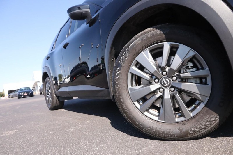 Nissan Pathfinder Vehicle Image 03
