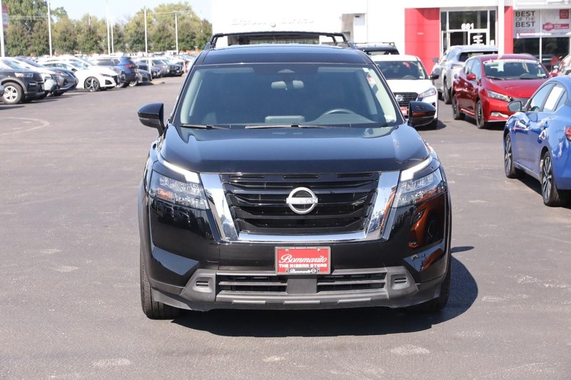 Nissan Pathfinder Vehicle Image 04