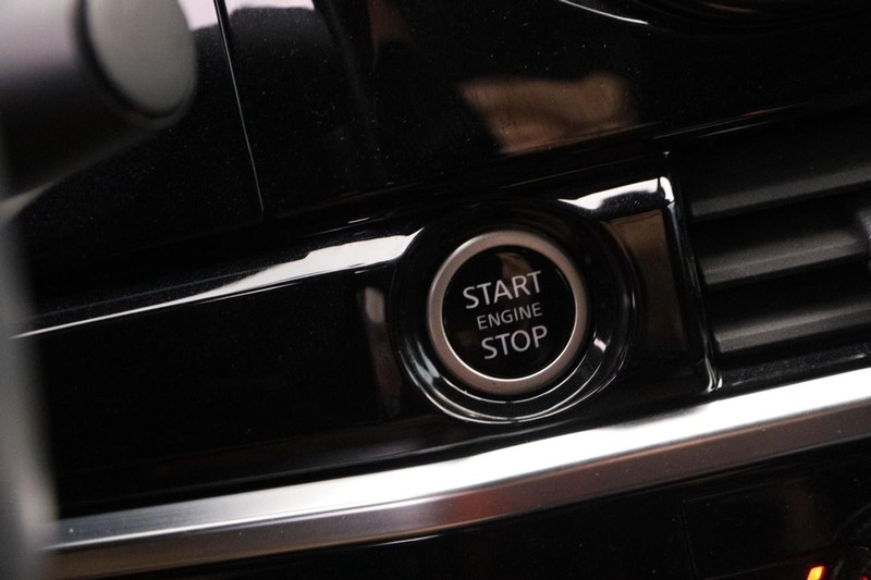 Nissan Pathfinder Vehicle Image 16