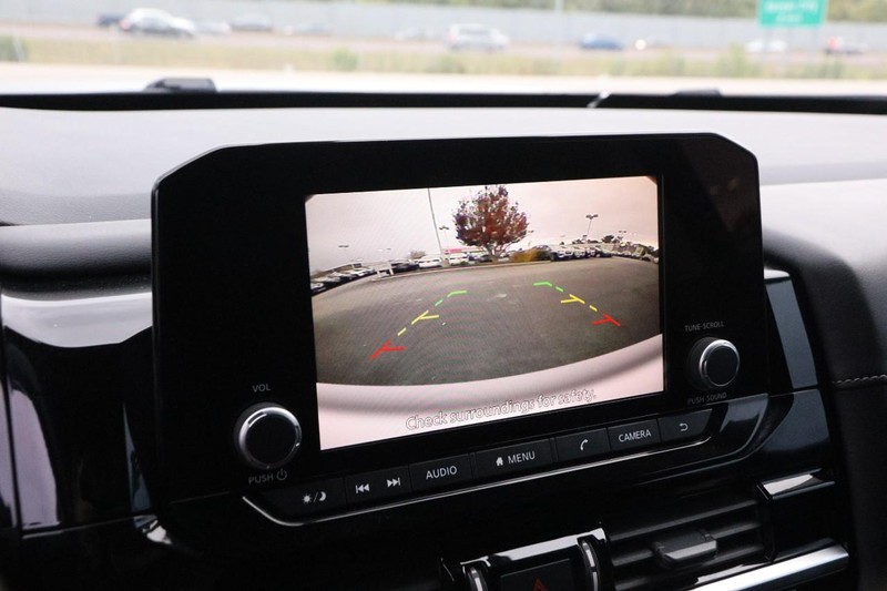 Nissan Pathfinder Vehicle Image 18