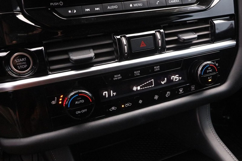 Nissan Pathfinder Vehicle Image 19