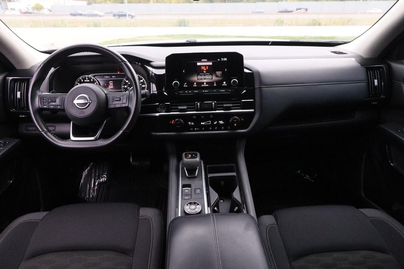 Nissan Pathfinder Vehicle Image 22