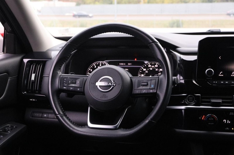 Nissan Pathfinder Vehicle Image 24