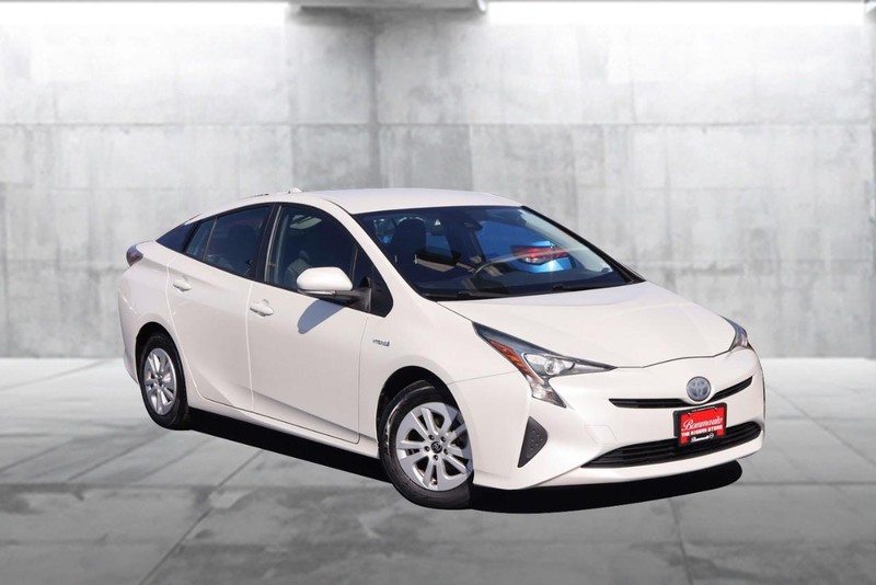 Toyota Prius Vehicle Image 02