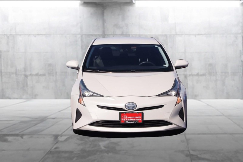 Toyota Prius Vehicle Image 04