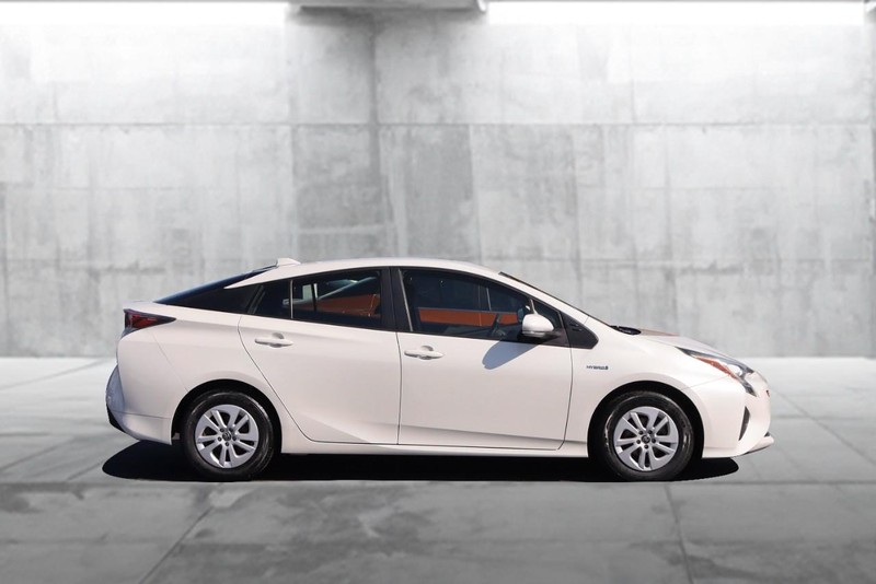 Toyota Prius Vehicle Image 05