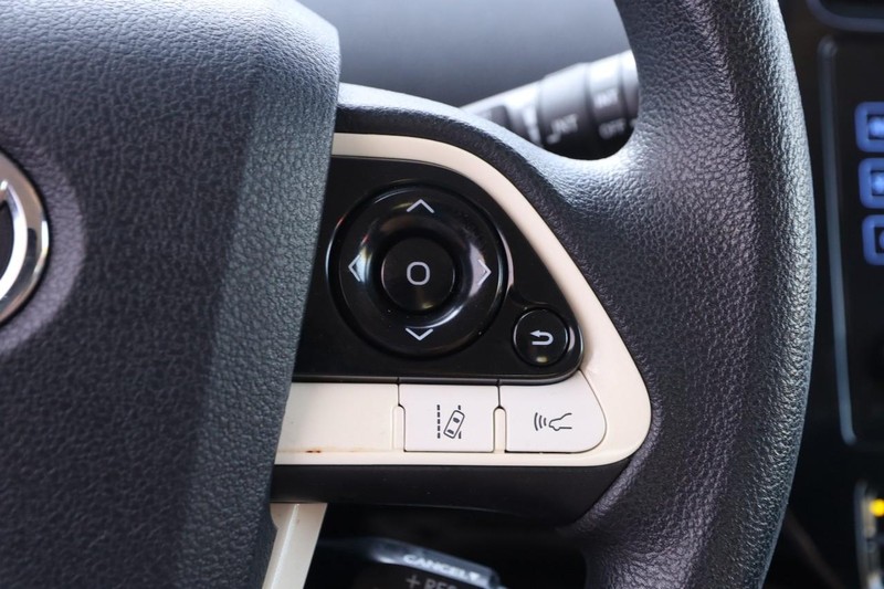 Toyota Prius Vehicle Image 12