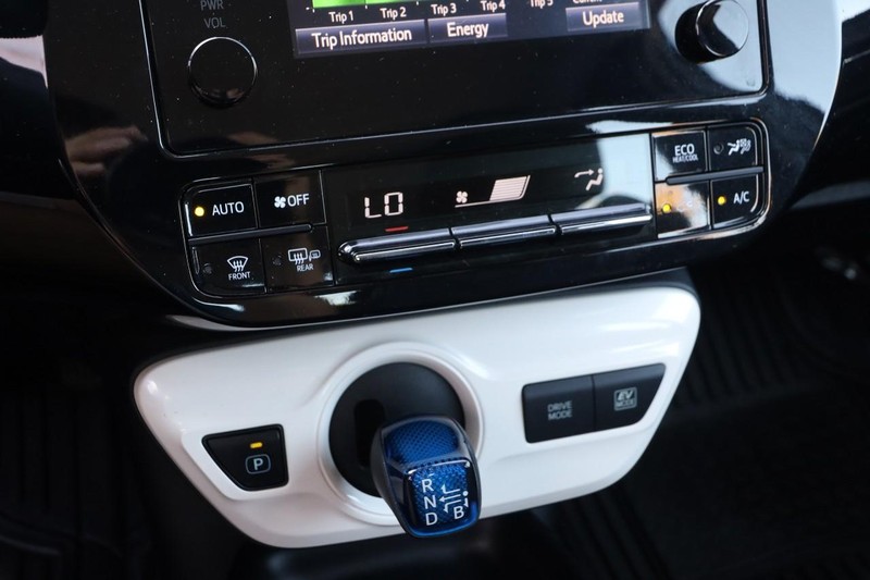 Toyota Prius Vehicle Image 16