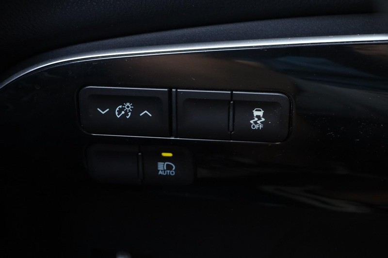 Toyota Prius Vehicle Image 18