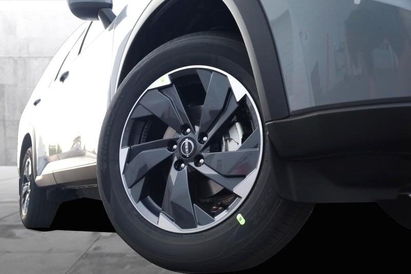 Nissan Rogue Vehicle Image 03