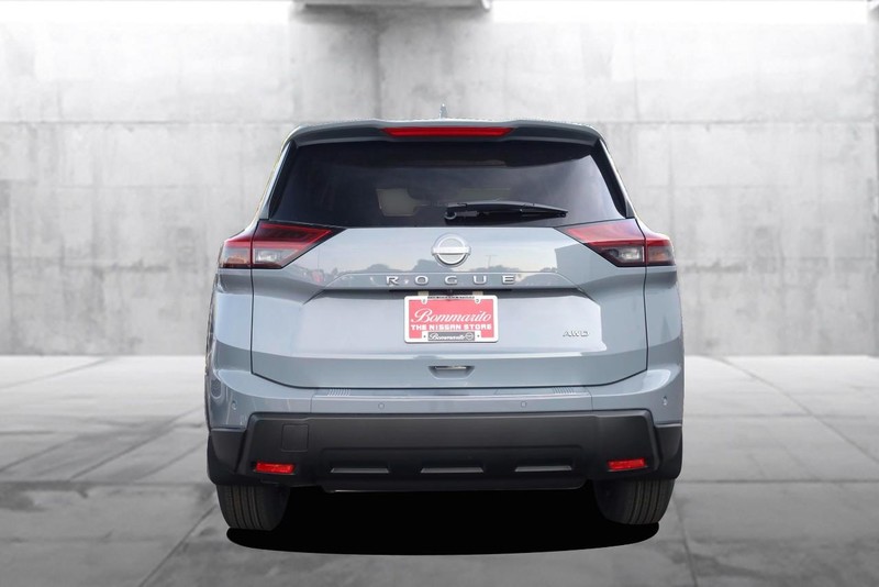Nissan Rogue Vehicle Image 06