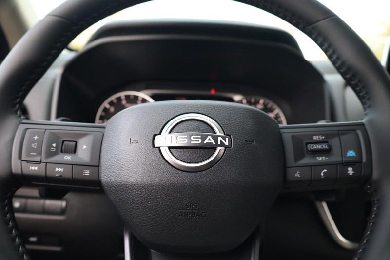 Nissan Rogue Vehicle Image 09