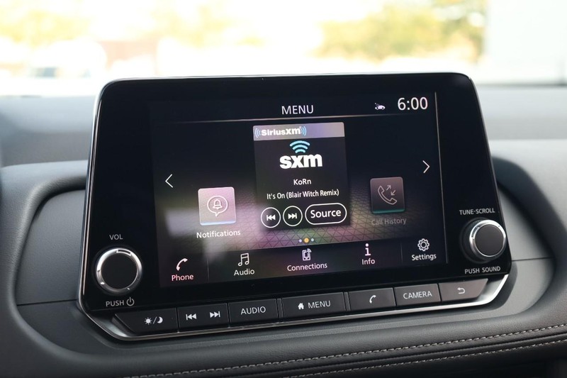 Nissan Rogue Vehicle Image 11