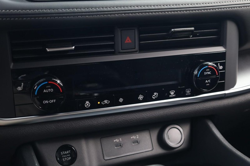 Nissan Rogue Vehicle Image 13