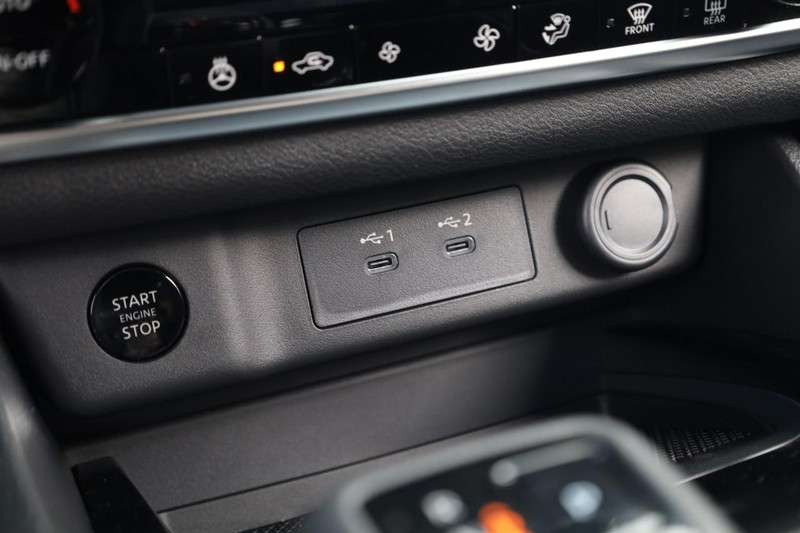 Nissan Rogue Vehicle Image 14