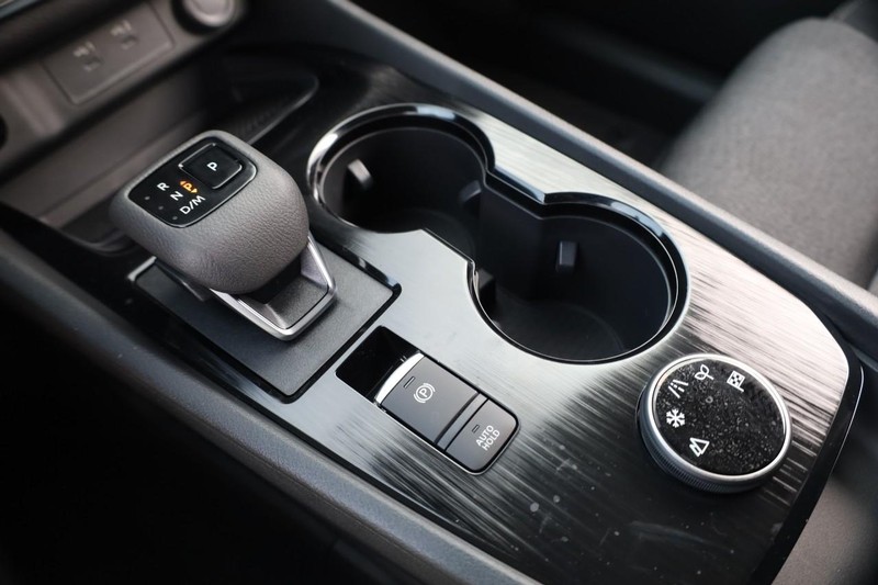 Nissan Rogue Vehicle Image 15