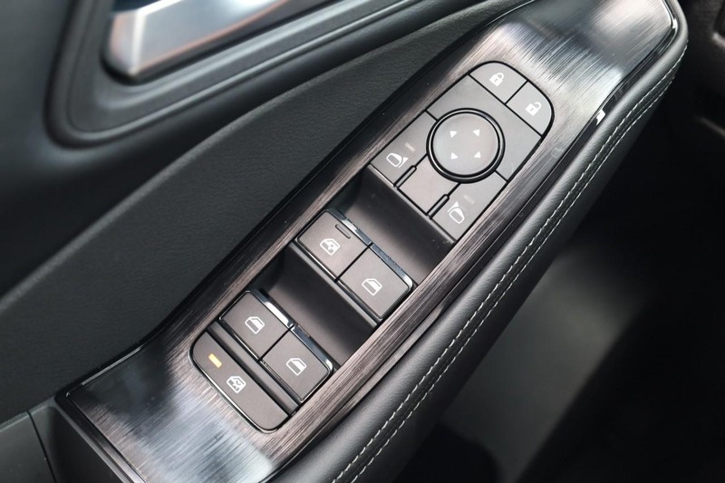 Nissan Rogue Vehicle Image 17