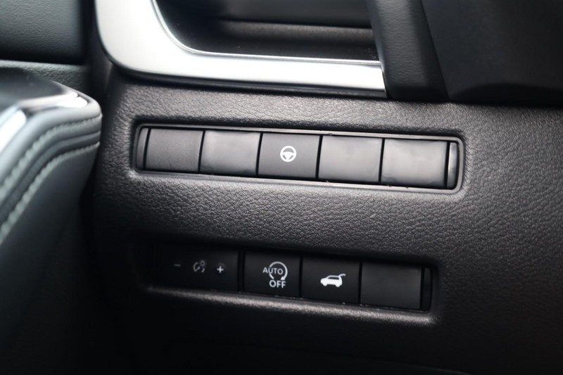 Nissan Rogue Vehicle Image 18