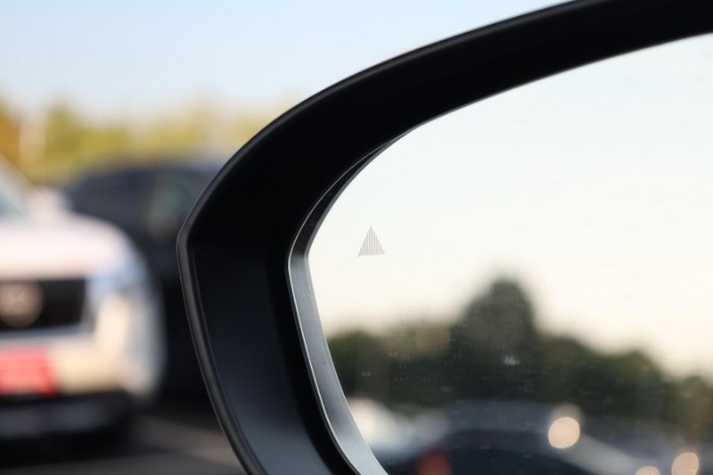 Nissan Rogue Vehicle Image 19