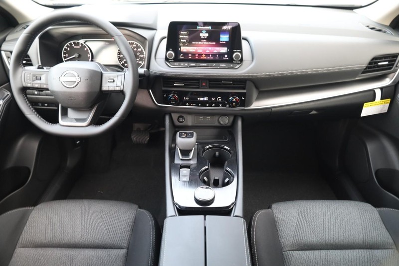 Nissan Rogue Vehicle Image 22