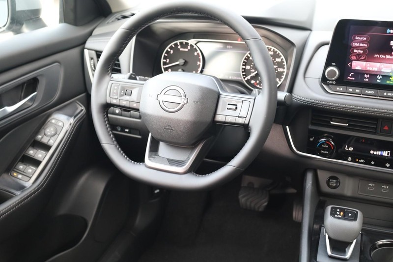 Nissan Rogue Vehicle Image 23