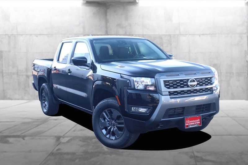 Nissan Frontier Vehicle Full-screen Gallery Image 2