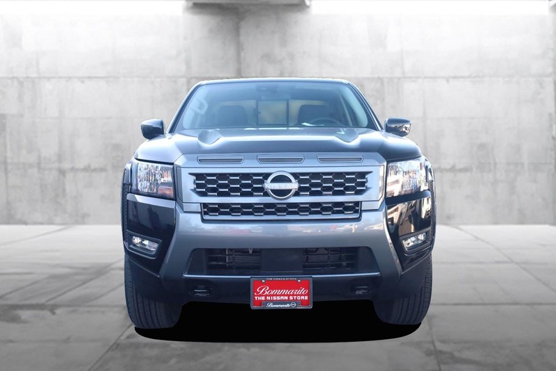 Nissan Frontier Vehicle Full-screen Gallery Image 4