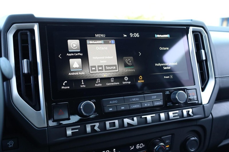 Nissan Frontier Vehicle Full-screen Gallery Image 11