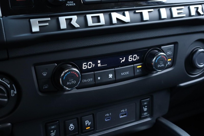 Nissan Frontier Vehicle Full-screen Gallery Image 13