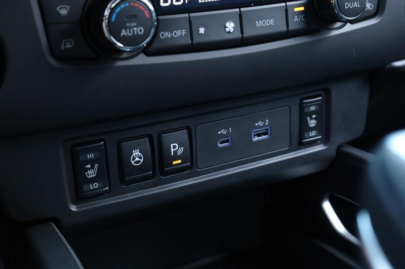 Nissan Frontier Vehicle Full-screen Gallery Image 14