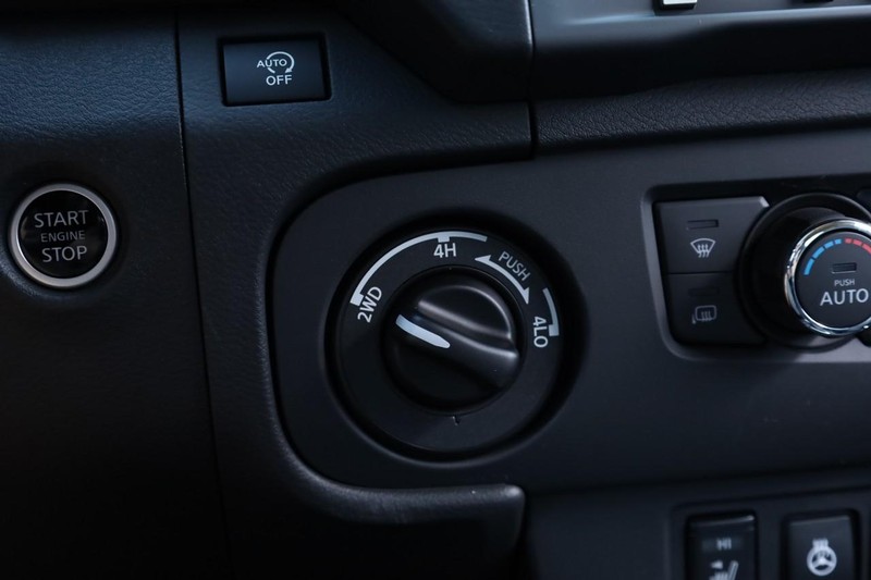 Nissan Frontier Vehicle Full-screen Gallery Image 15