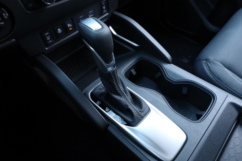 Nissan Frontier Vehicle Full-screen Gallery Image 16