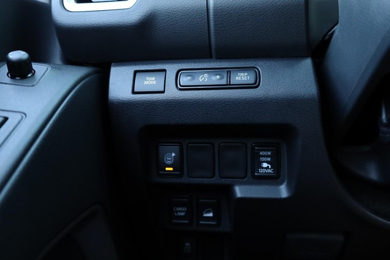 Nissan Frontier Vehicle Full-screen Gallery Image 19